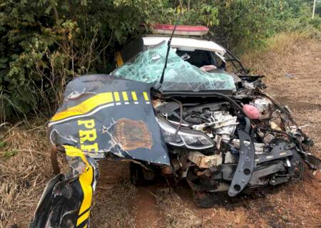 Viatura da PRF colide com carreta em Nova Alvorada do Sul