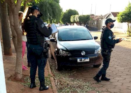 Colisão entre carro e moto é registrada em cruzamento no Centro Educacional