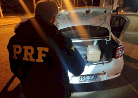 PRF apreende tabletes de maconha em veículo roubado na BR-267 em Nova Alvorada do Sul