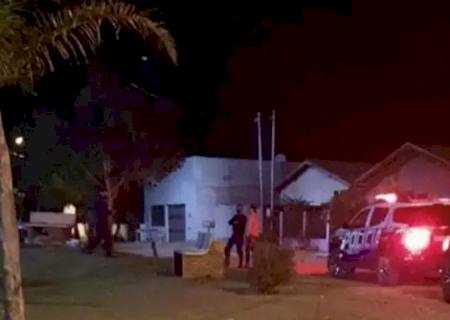 Jovem que tocava violão para namorada é executado em praça fronteira