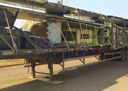 PRF flagra carreta transportando fuselagem de aeronave de forma irregular na BR-267