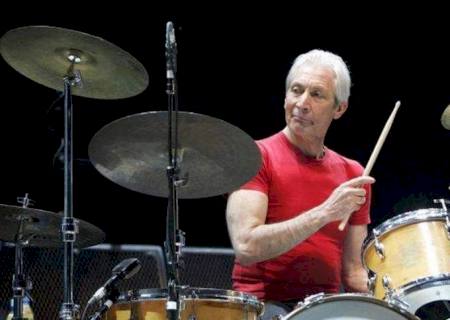 Morre Charlie Watts, baterista dos Rolling Stones, aos 80 anos