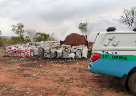 Polícia Ambiental fecha carvoaria irregular no Assentamento Santa Clara