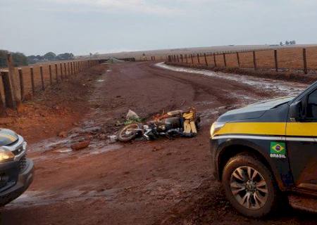 Motociclista tenta fuga da PRF, mas sofre queda e vai preso com 34 kg de maconha em Maracaju