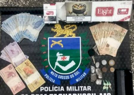 Polícia Militar prende dois jovens por tráfico de drogas e corrupção de menor em Taquarussu