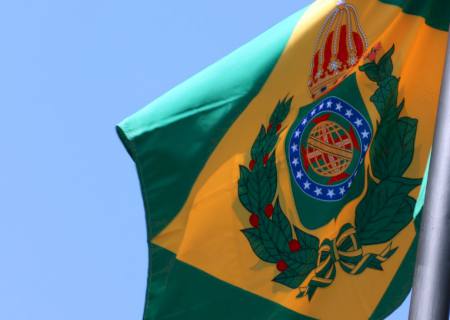 STF manda tribunal de Mato Grosso do Sul retirar bandeira do Brasil Império