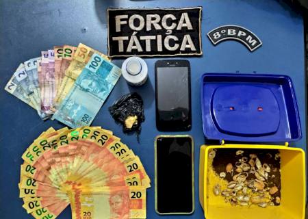 Dupla é presa pela Força Tática com R$ 700 em notas falsas que trocava em comércios e ''bocas de fumo''