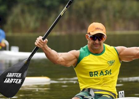 Medalhista em Tóquio, Fernando Rufino vence o Mundial de Canoagem nos 200m VL2