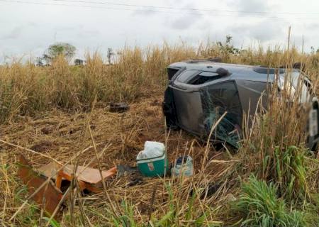 Veículo com placas de Batayporã capota na MS-276 entre Anaurilândia e Batayporã