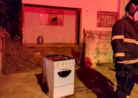 Princípio de incêndio mobiliza Bombeiros Militares em residência no Capilé