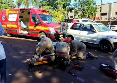 Idosa é socorrida em estado grave após ser atropelada por carro em Dourados