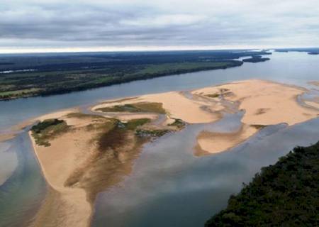 De rio poderoso a fio de água barrenta, Paraná aciona alarme climático