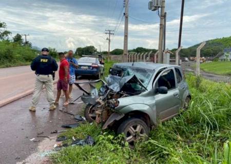 Adolescente morre após colisão frontal entre veículos na região de Corumbá