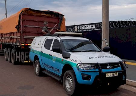 Em Bataguassu, ação conjunta apreende carreta carregada de madeira com documentação fraudada