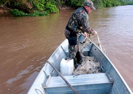 Vídeo: Polícia Ambiental usa drone e surpreende pescadores fazendo arrastão com rede de pesca