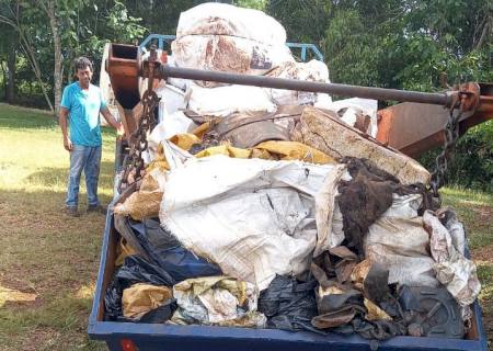 Ação PMA e Colônia de Pescadores retira mais de uma tonelada de resíduos do rio Brilhante