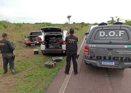 Vídeo: Em dois carros roubados, DOF apreende quase 1,5 ton de maconha