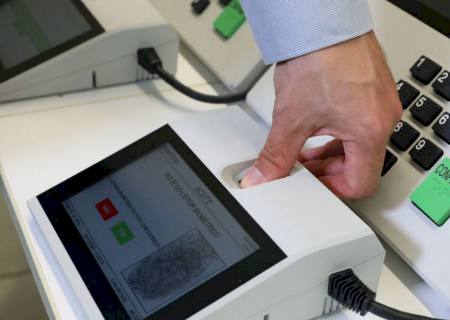 TSE apresenta novo modelo de urna eletrônica para eleições de 2022