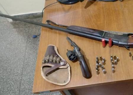 Marido ameaça esposa e sogra com armas de fogo em Glória de Dourados