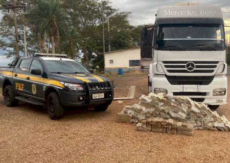 PRF apreende carga milionária de cocaína em Amandina