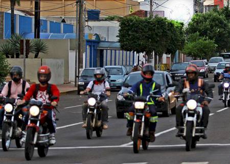 Motociclistas podem receber anistia de dívidas passadas se pagarem IPVA e licenciamento deste ano