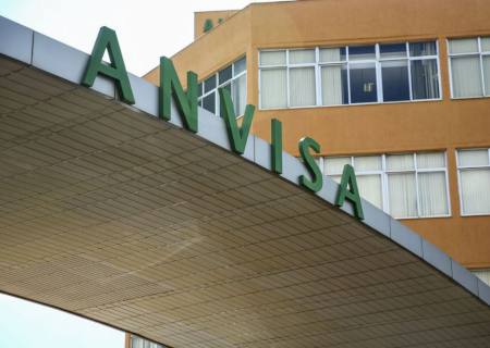 Anvisa alerta que 50 Ervas Emagrecedor está proibido no Brasil