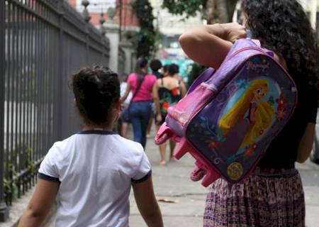 Dois em cada três estudantes precisam de reforço escolar, diz pesquisa