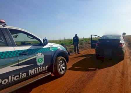 Polícia Ambiental de Costa Rica prende infrator depois de perseguição em estrada de terra