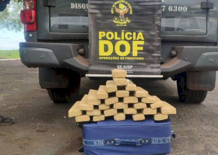 Passageira de ônibus é preso com quase 20 kg de maconha