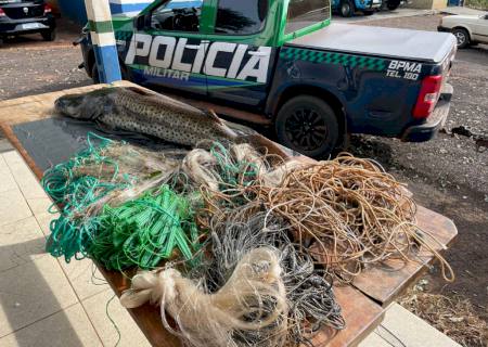 Polícia Ambiental prende e autua pescador praticando pesca com redes em Mundo Novo