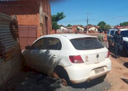 Condutor é preso após colidir carro em estabelecimento comercial em Ivinhema