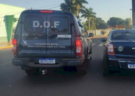 Dupla é presa com carro roubado a caminho do Paraguai