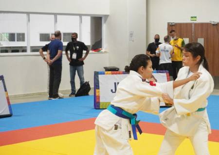 Bolsista e técnica da Fundesporte representam o Brasil no maior evento escolar do mundo