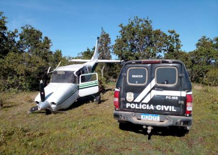 Dracco apreende avião com bandeira boliviana preparado para o transporte de cocaína