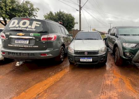 DOF recupera dois veículos furtados e detém cinco pessoas em Laguna Carapã