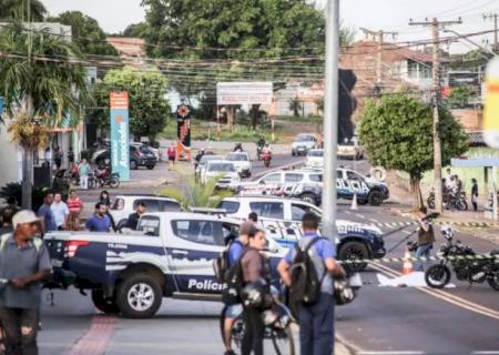 Dono de lava-jato é executado e eletricista que passava pelo local também morre na Capital