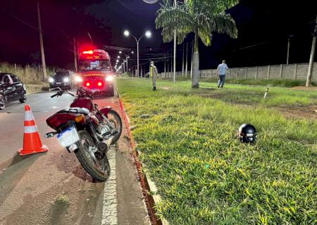 Motociclista perde controle, sofre queda e fica ferido na Eurico Soares