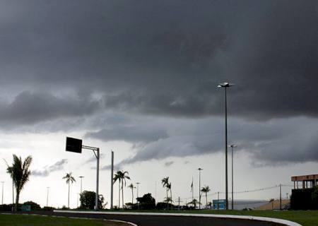 Nesta segunda, frente fria traz previsão de chuvas moderadas na região centro-sul de MS