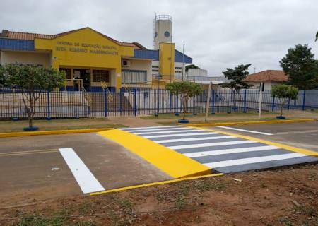 Faixas elevadas levam maior segurança às comunidades escolares