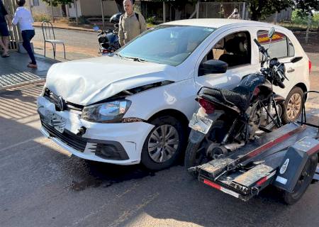 Automóvel colide com motocicleta no Austrílio Capilé