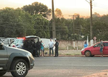 Após fechada no trânsito e discussão, motorista bêbado é preso e motociclista tem Biz apreendida