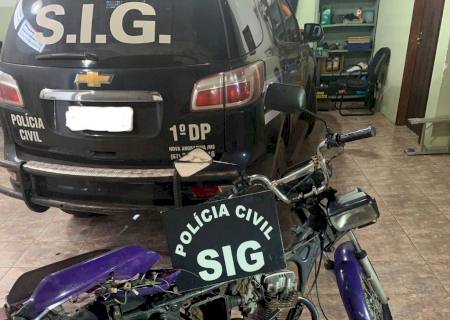 SIG recupera moto furtada no momento que o suspeito desmanchava o veículo na Vila Operária