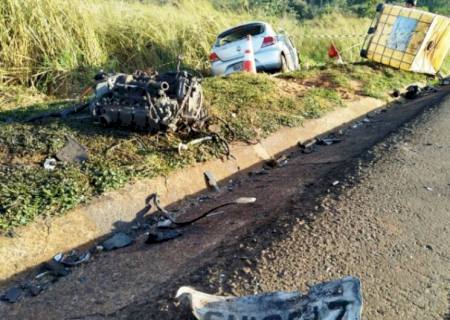 Condutor de veículo de passeio morre ao colidir de frente com carreta na BR-163 em Itaquiraí