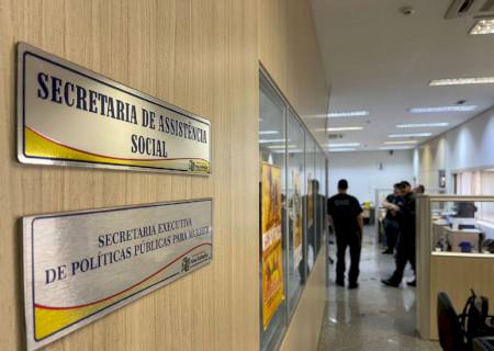 Após 7h de buscas, MPE e SIG deixam prédio da Prefeitura com farta apreensão de documentos e HDs