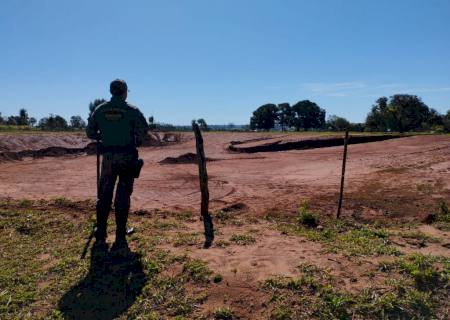 Polícia Ambiental autua dono de chácara por extração ilegal de minério de arenito em MS