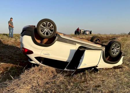 Forte rajada de vento causa capotagem de veículo em Sidrolândia