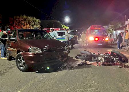 Colisão entre moto e carro deixa uma pessoa ferida no Irman Ribeiro