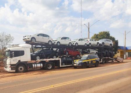 Veículo que era transportado por carreta cegonha é recuperado pela PRF em Água Clara