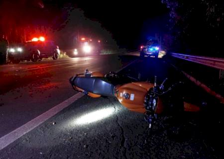 Com traumatismo craniano, homem morre após cair de moto na BR-376