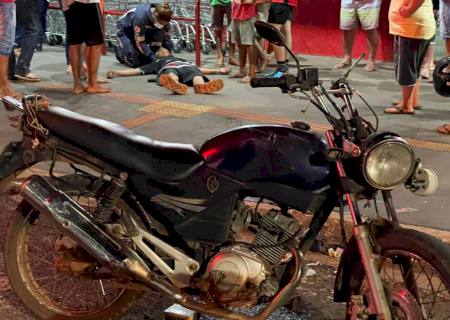 Motociclista não respeita placa pare e colide com carro no Jardim Universitário